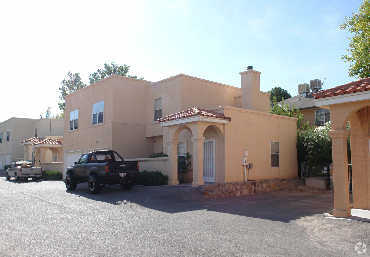 Primary Photo - Bartlett TownHouse