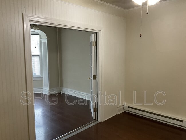 Building Photo - 28 Carlisle St