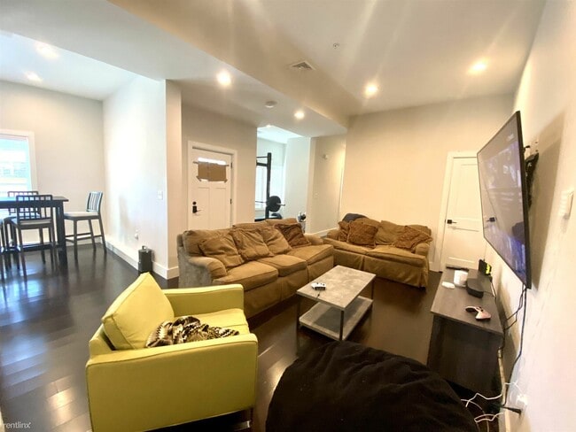 Building Photo - 7 br, 4.5 bath House - 22 Cedar St 1