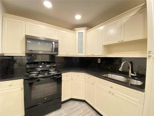 Foto del edificio - 17051 NE 35th Ave