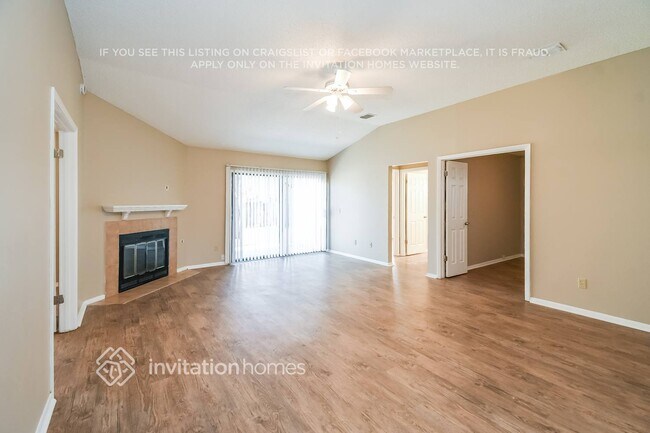 Foto del edificio - 8005 Weather Vane Dr