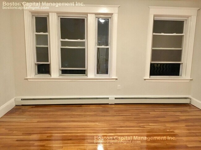 Foto del edificio - Four Bed Two bath in Allston..... DON'T MISS OUT...