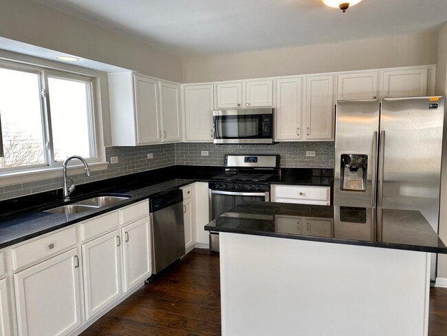 Foto del edificio - 2824 Whitehall Ln