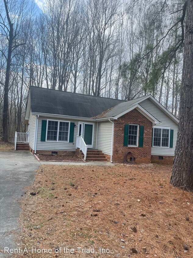 Foto principal - 3 br, 2 bath House - 1806 Little Road