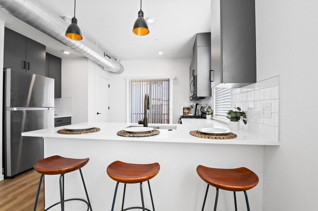 Foto del edificio - 1 Month Free! Brand New Townhomes in the heart of Longmont! 2BD/2.5BA+ Bonus Room! Available Feb ...