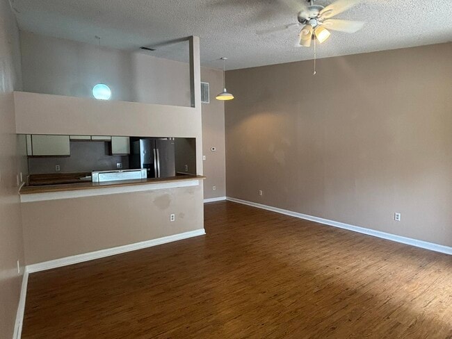 Building Photo - 2235 Sandpiper St
