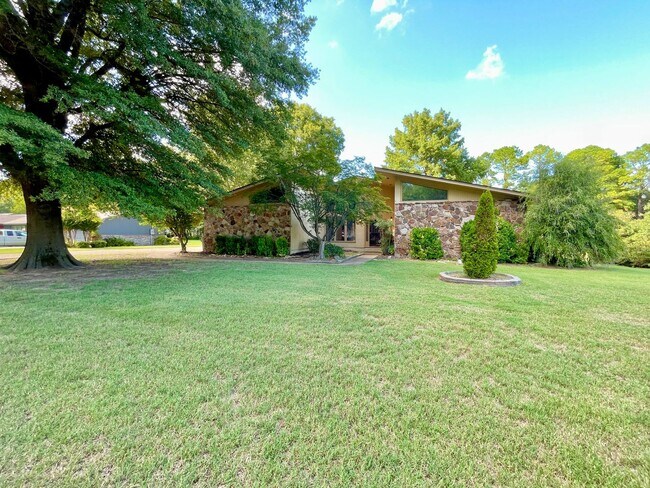 Foto del edificio - Large 3 bed / 2 bath Available Now!