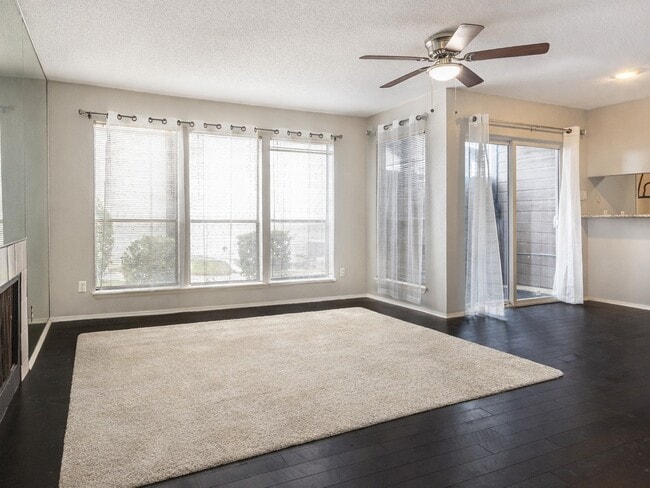 Building Photo - 8020 Braesmain Dr