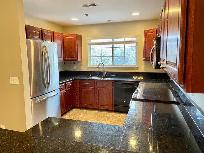 Kitchen - 683 River Park Village Blvd