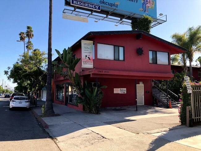 Building Photo - 1945 Hillhurst Ave