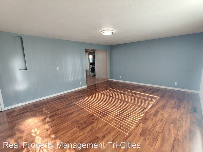Building Photo - 4 br, 2 bath House - 907 W. Jan St