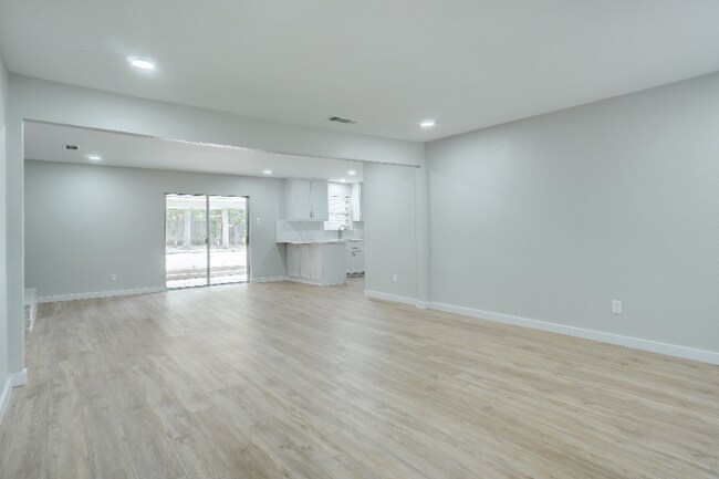 Building Photo - 5031 Oak Timbers Ct