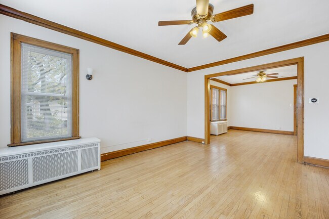 Building Photo - 5058 W Carmen Ave