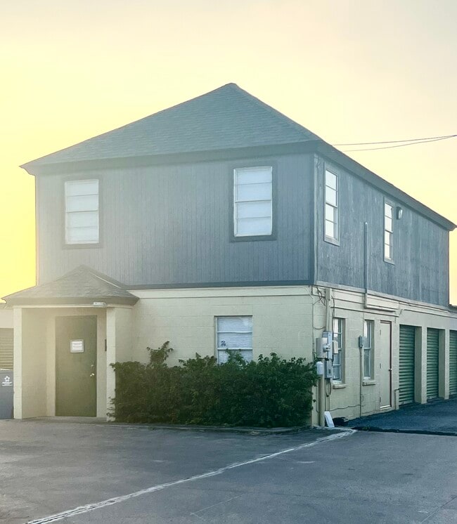 Building Photo - 702 S Arroyo Blvd