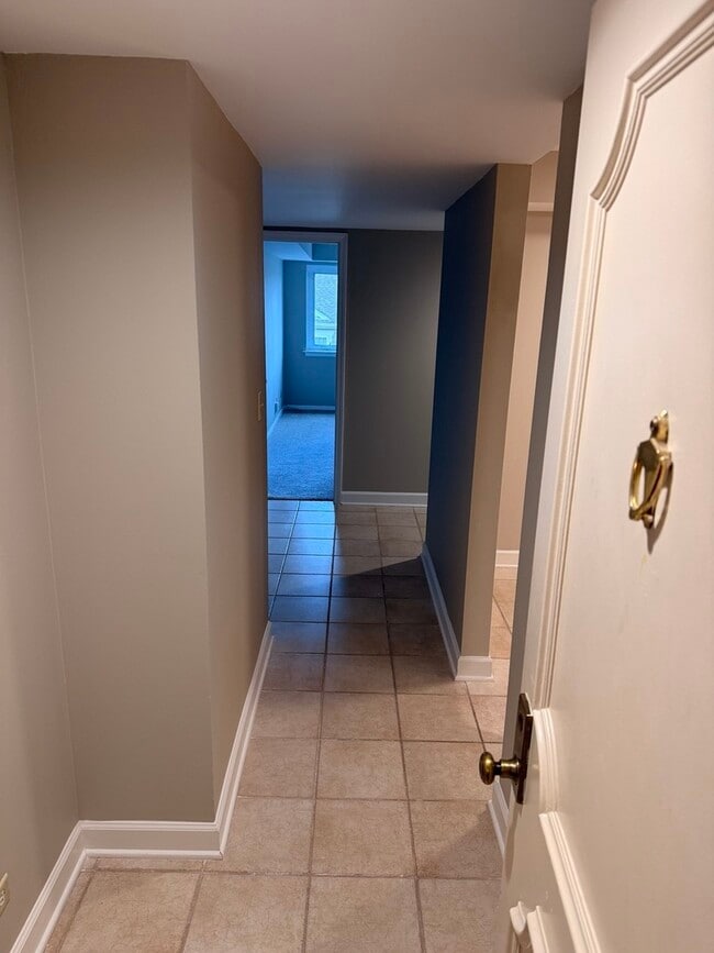 Building Photo - 2066 St Johns Ave