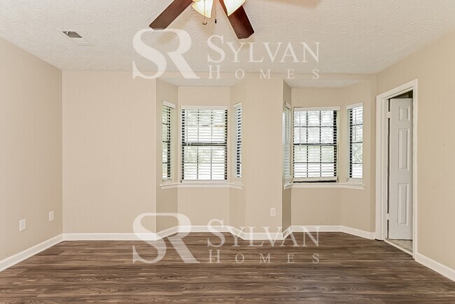 Building Photo - Come and view this 3 bedroom, 2.5 bathroom home