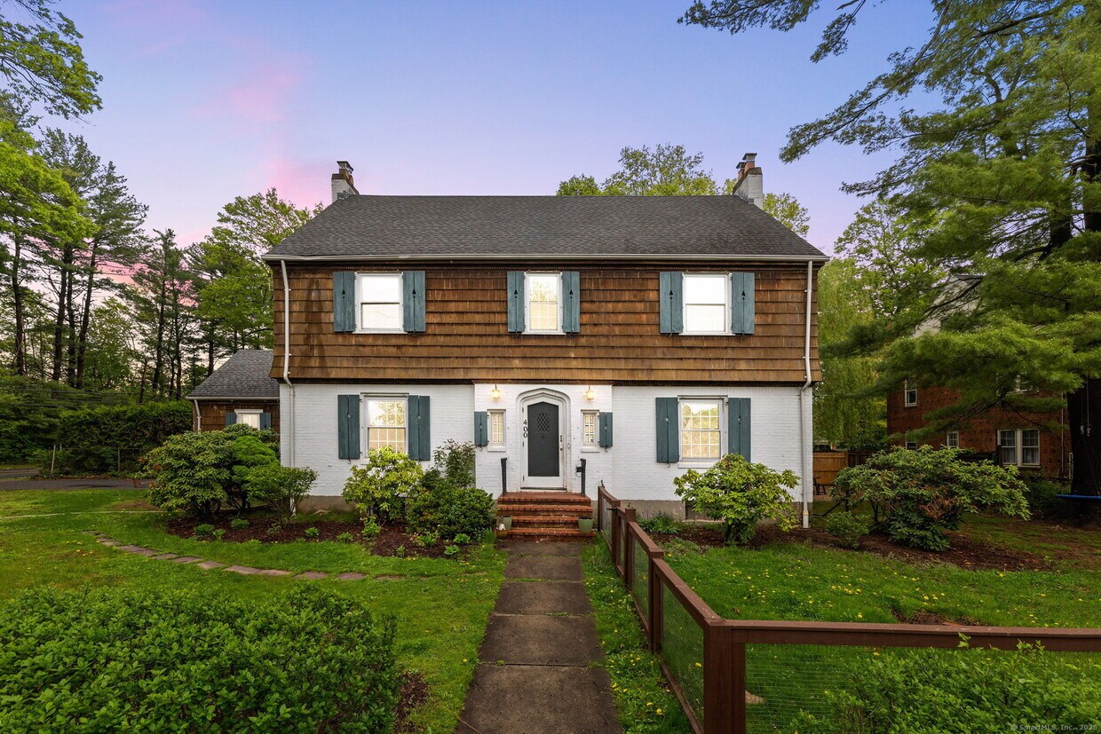 Foto principal - 400 Quaker Ln N