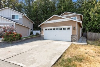 Building Photo - 1124 73rd Dr SE