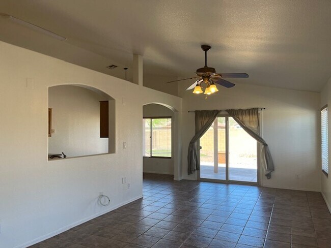 Building Photo - Light and Bright Continental Ranch Home