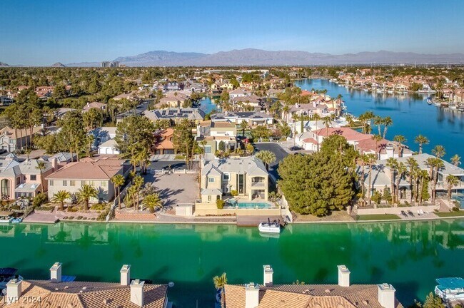 Foto del edificio - 8701 Nautical Bay Ln