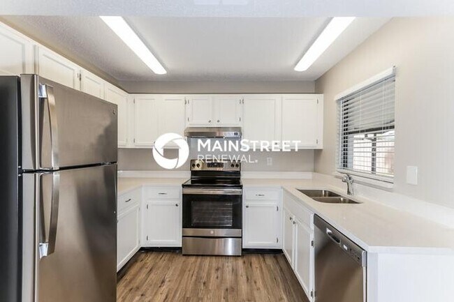 Building Photo - 3 Bedroom Pet-Friendly Home in VALRICO, FL...