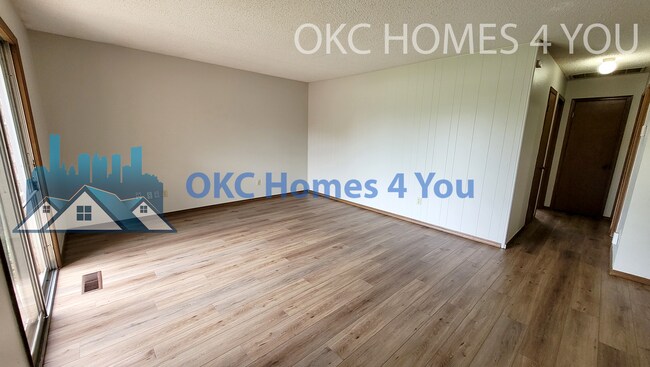 Photo - 2 Bed Near NW Expressway & Rockwell House