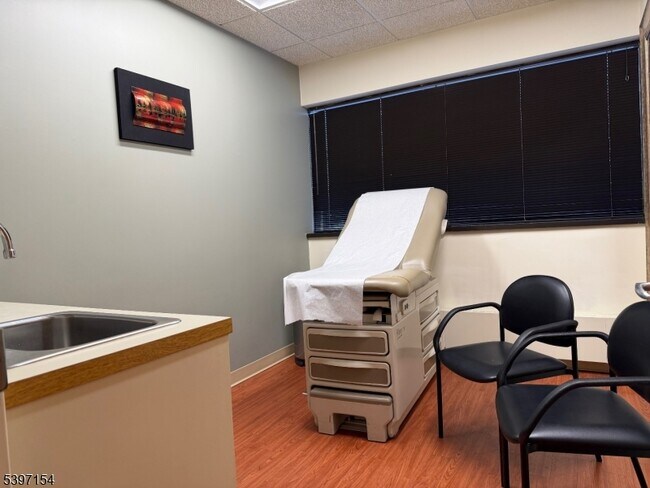 Foto del edificio - 16 Pocono Rd