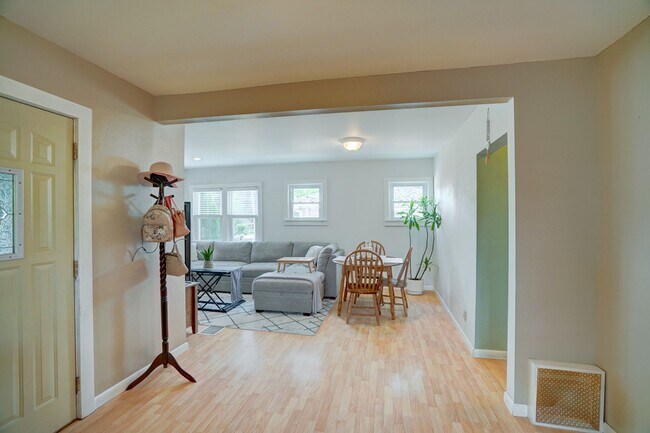 Building Photo - 1606 Steensland Dr