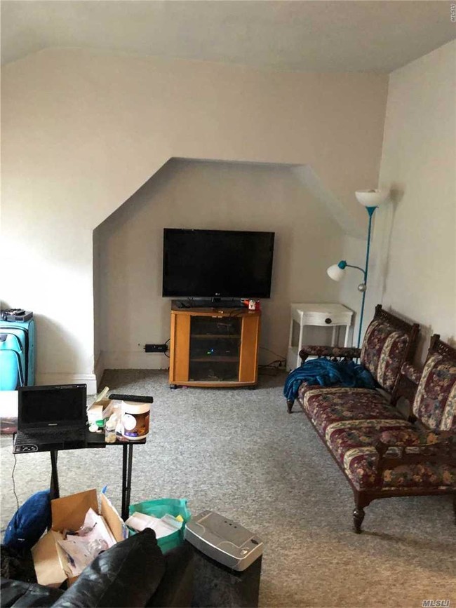 Foto del edificio - 2 bedroom in Mineola NY 11501