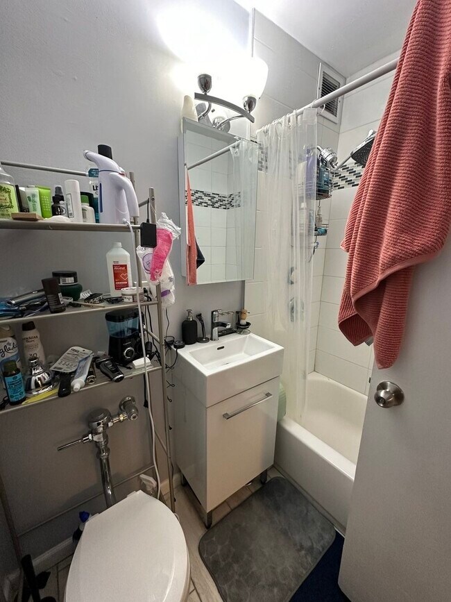 Foto del edificio - 4880 N Marine Dr