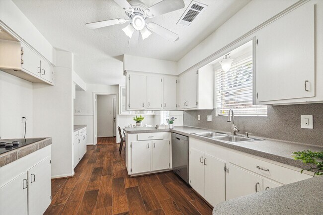 Building Photo - 5939 Rutherglenn Dr