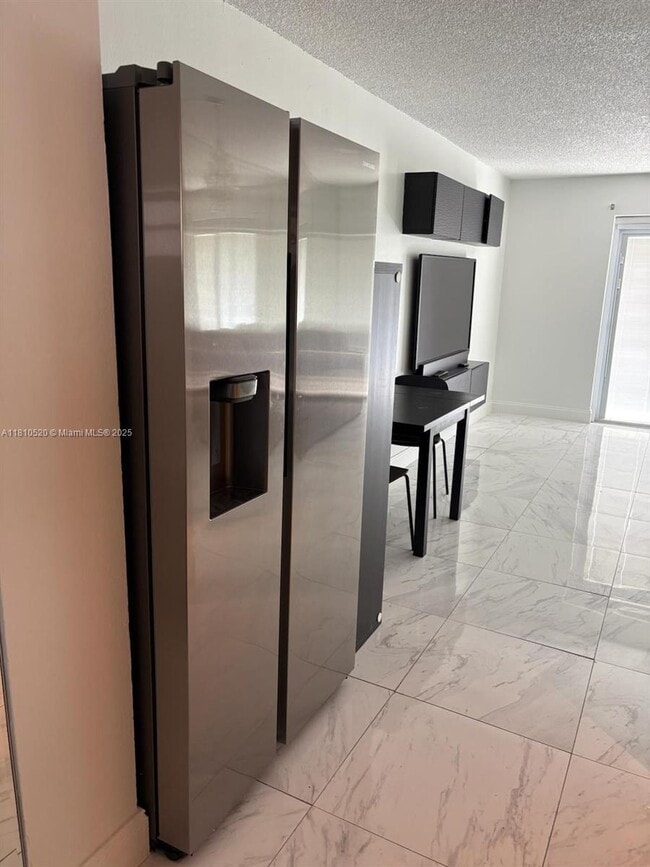 Foto del edificio - 7904 West Dr