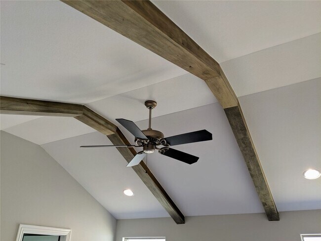 Building Photo - 3809 SW Mistletoe Ave