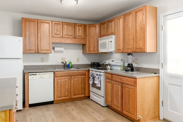 Building Photo - 1002 Willow Dr