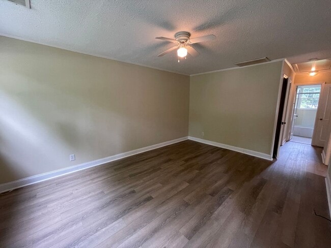 Building Photo - Gorgeous 2BR/1BA Duplex near Selwyn and Pa...