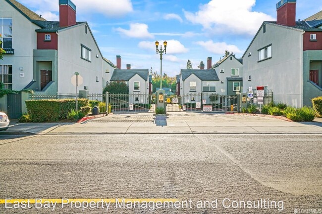 Foto del edificio - 3 br, 3 bath House - 641 Atherton Pl.