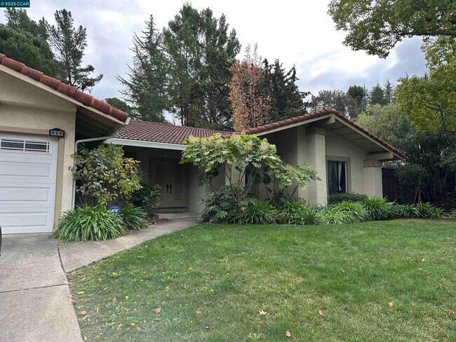 Building Photo - 224 Lasso Cir