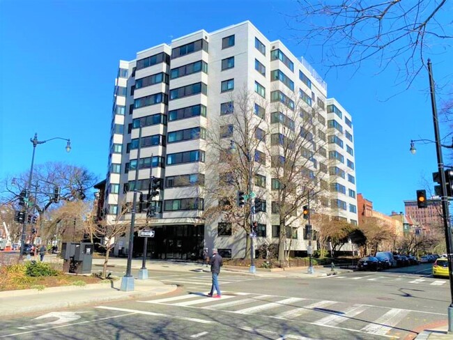 Building Photo - Cozy Studio Condo in Dupont Circle!