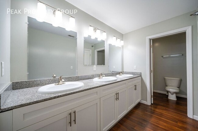 Building Photo - 257 E 12th Ave