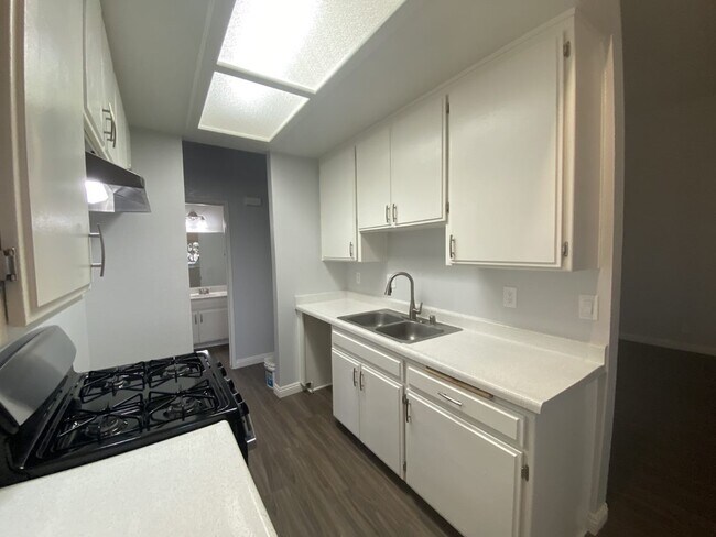 Building Photo - 1707 W 149th St