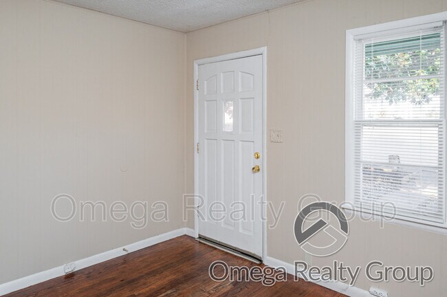 Foto del edificio - 2413 Moore Ave NW