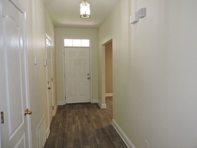 Building Photo - Convenient to I-10, NAS & Corry!