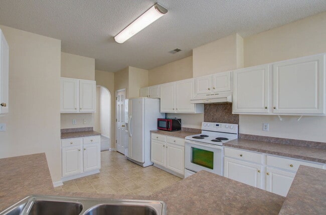 Building Photo - 533 Tribeca Dr