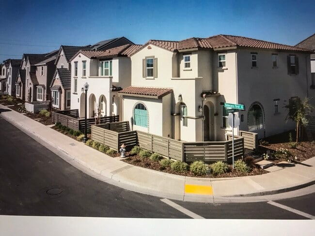 Neighbor view - 2352 Bronze Star Way