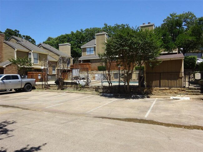 Building Photo - 2127 Park Willow Ln