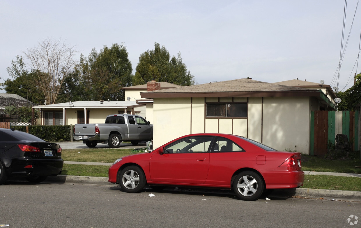 Primary Photo - 8121-8135 4th St