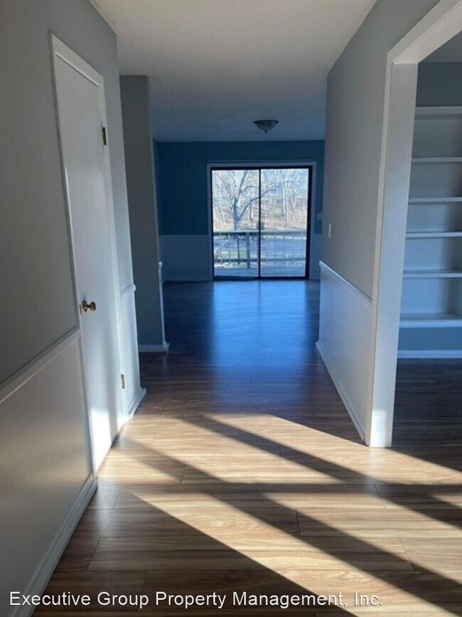 3 br, 2.5 bath House 927 FAIRVIEW CIRCLE House Rental in Radcliff, KY