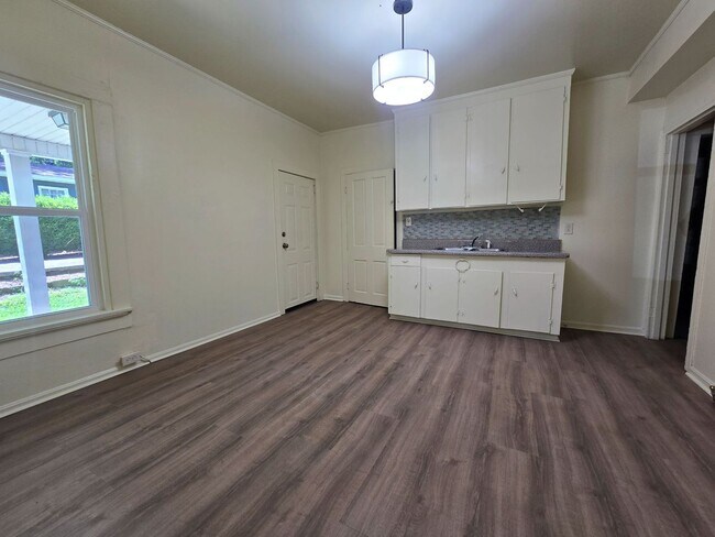 Foto del edificio - 104 Tyler St NW