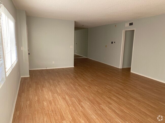 Building Photo - 5354 Lindley Ave