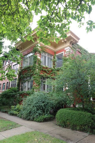 Primary Photo - 5121 S Ellis Ave